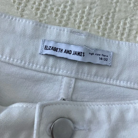 ELIZABETH & JAMES White High Rise Flare Leg Jeans Size 14 - Picture 11 of 12